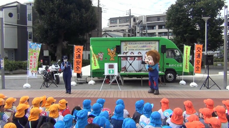 交通安全教室に地元の保育園児約100人が参加　交通ルールを確認　東京・板橋区｜FNNプライムオンライン