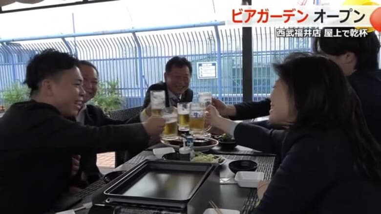 ビアガーデンのシーズン到来　西武福井店の屋上「そらのガーデン」　暑さ対策でレイトプランも登場｜FNNプライムオンライン