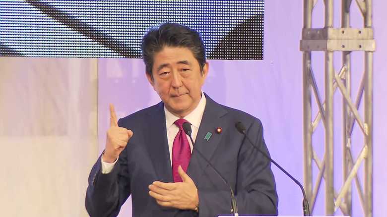 会合であいさつする安倍首相(1月5日 山口・下関市)