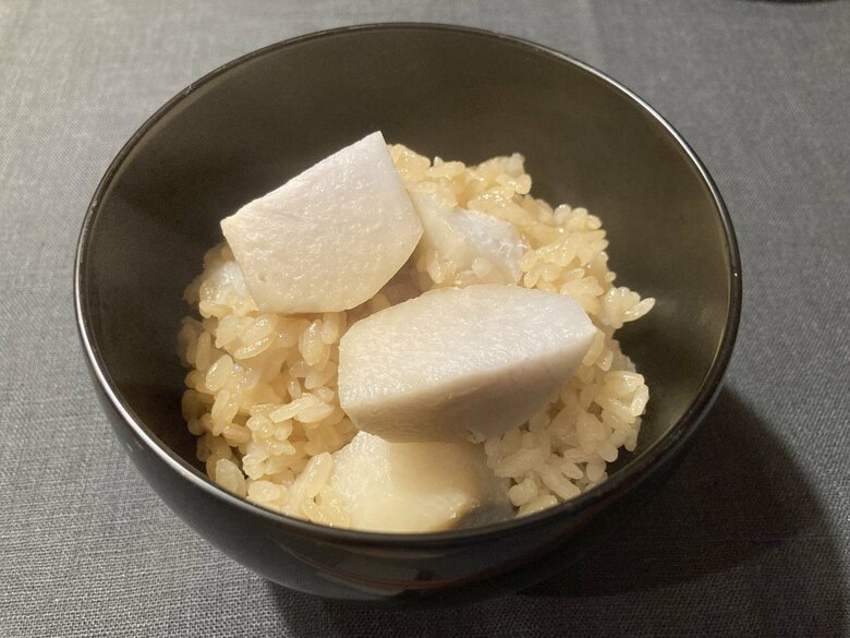 わが家の里芋ごはん（筆者撮影）