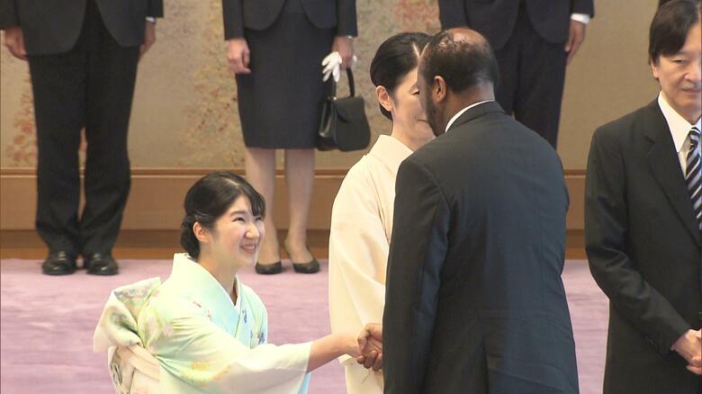 エスワティニ国王・ムスワティ３世に挨拶される愛子さま