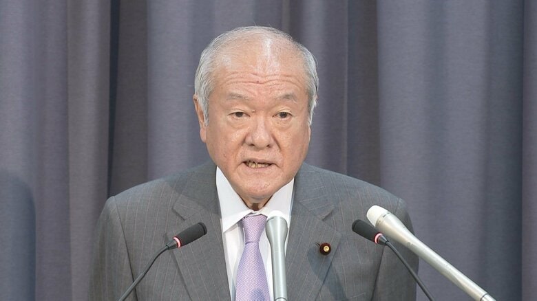 鈴木財務相は円売りの動きをけん制