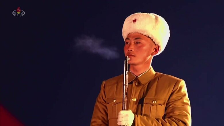 「朝鮮人民軍創建75周年を祝う盛大な軍事パレード映像」の1シーン⑬
