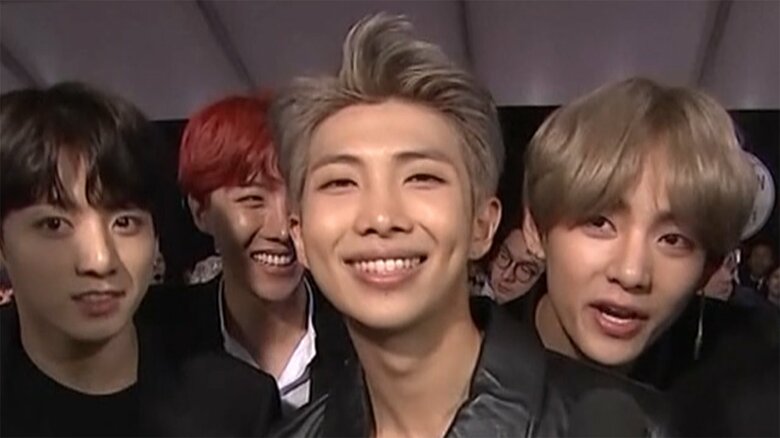 BTSメンバーのRMさん（中央）