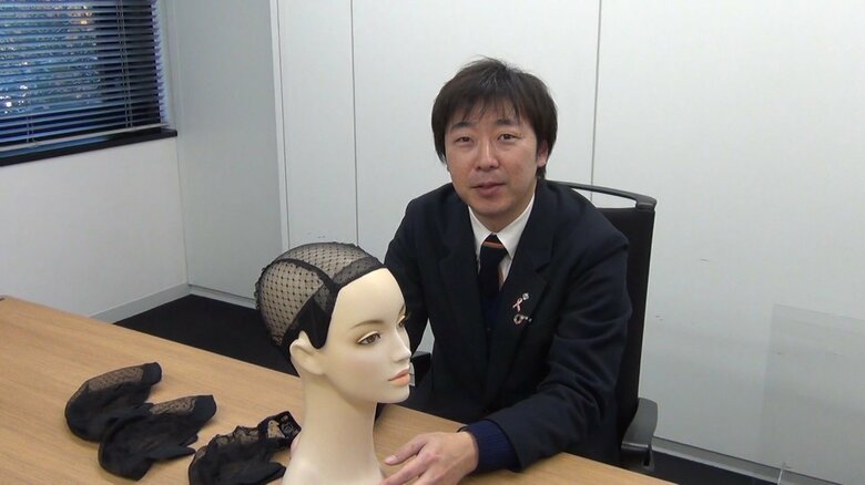 取材に答えるアデランス商品企画開発部･水沼宏樹氏