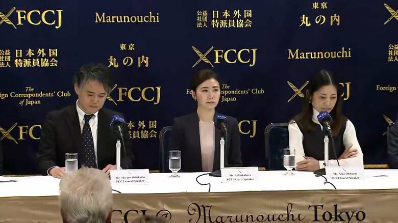 福原愛さんは黒いスーツ姿
