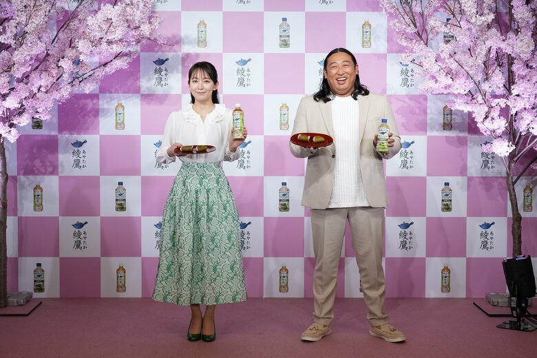 日本コカ・コーラ「綾鷹 桜デザインボトル」発売記念PRイベント