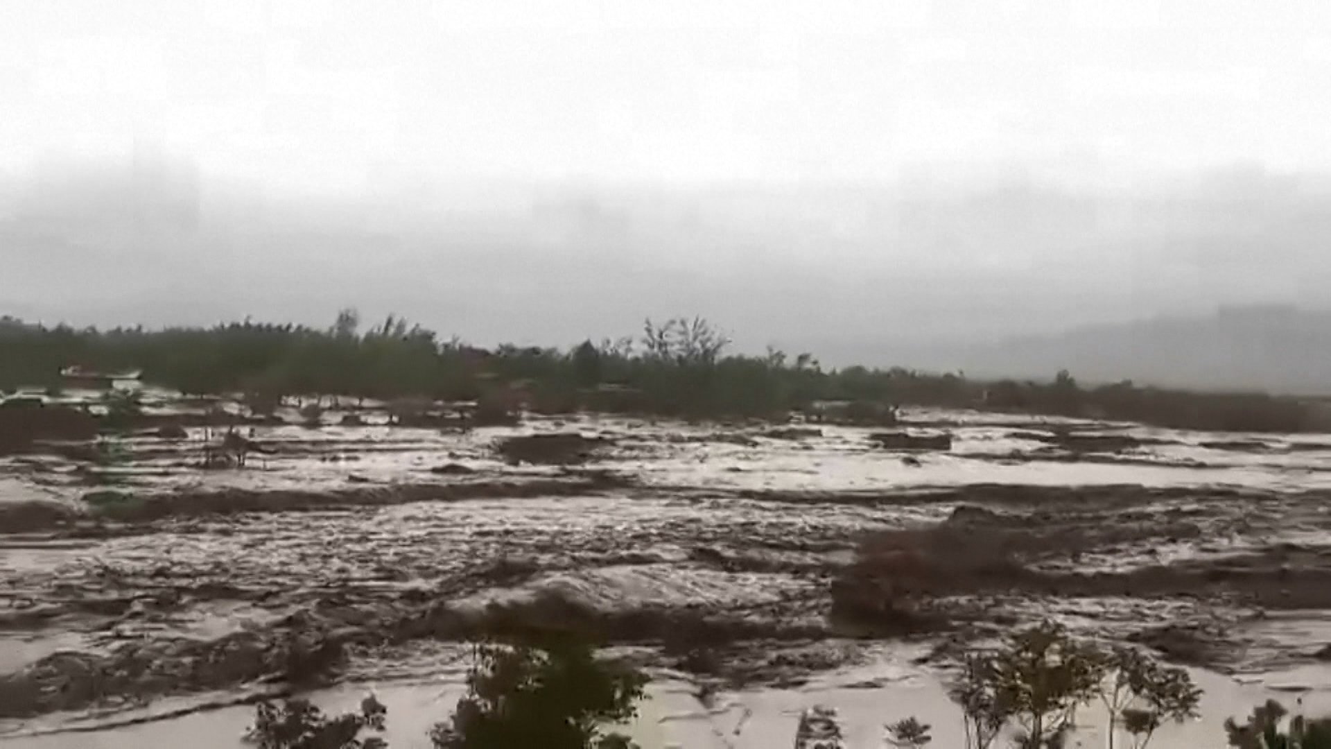 洪水で150人以上死亡、行方不明者も多数 アフガニスタン北部で大雨(FNN 