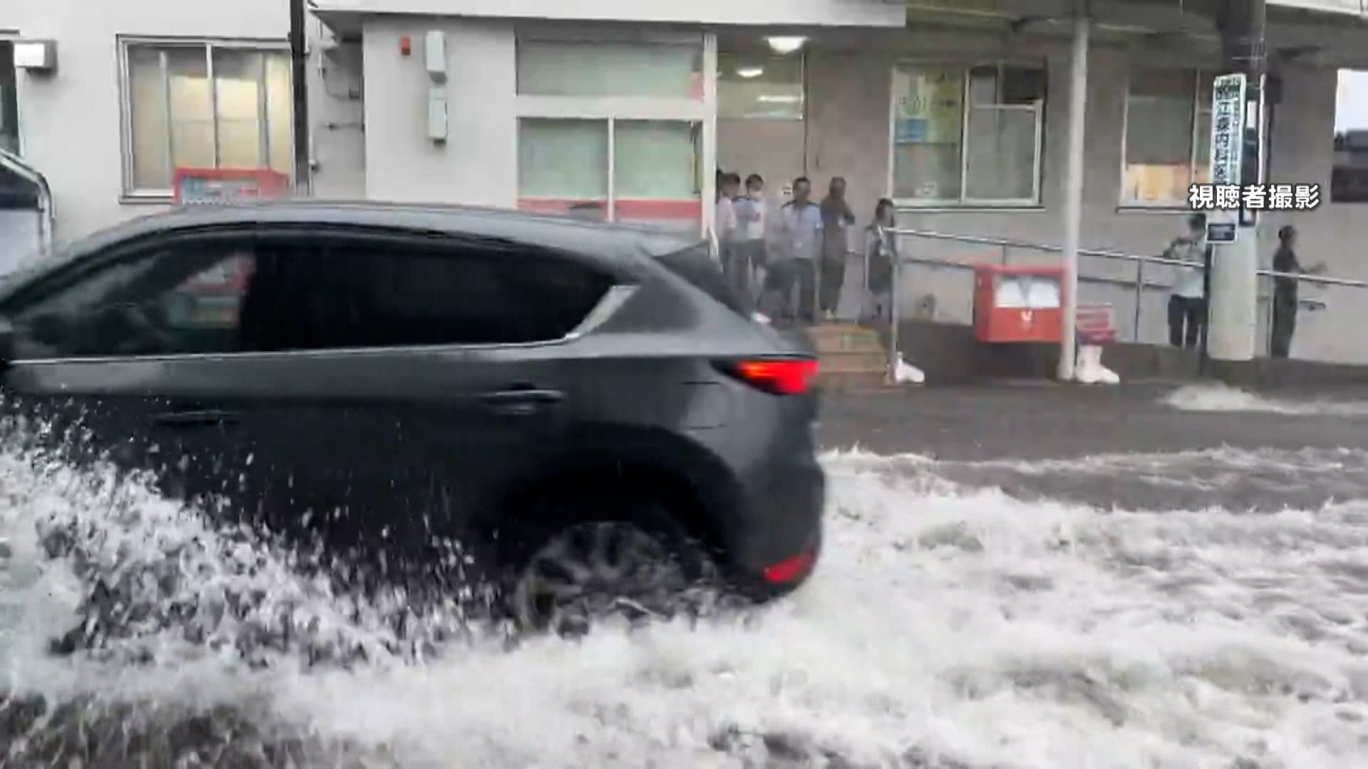 群馬に3回も「記録的短時間大雨情報」沼田市で道路冠水…川のような道路にぼうぜん　川場村では道路に土砂流れる