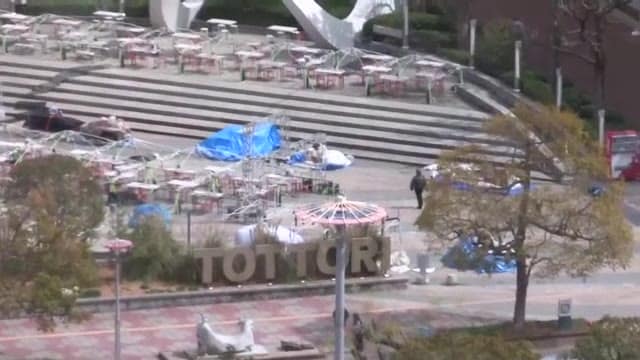 “春の嵐”でJリーグの試合中止に　台風並み強風でガイナーレ鳥取ホームスタジアムの屋根破損