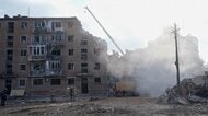 ウクライナでロシアの攻撃相次ぐ　子ども含む28人死亡　ゼレンスキー大統領はプーチン氏誕生日「贈り物」と非難