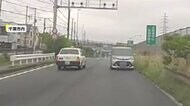 【▶動画はこちら】【独自】逆走指摘しても…“そちらにいきたい”と身勝手な仕草　車内には“家族”乗せ　となりには教習車も