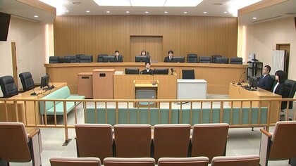 性暴力や虐待など凄惨な生い立ちに同情するも無期懲役を求刑　「非科学的でSF的」と検察が医師の鑑定を一刀両断　弁護側は無罪を主張　祖父母と兄殺害の罪で起訴された元警察官の裁判