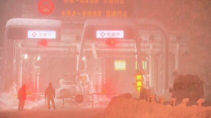 名神高速の“立ち往生”解消…自衛隊員350人が除雪作業　新名神高速では車6台絡む事故　警報級の大雪に引き続き警戒