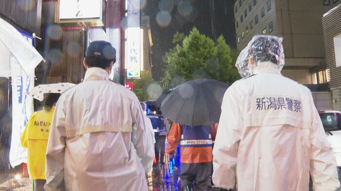 客引き防止を呼びかけるパトロール
