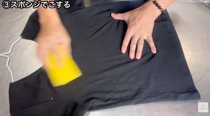 スポンジも原理はゴム手袋と同じ’