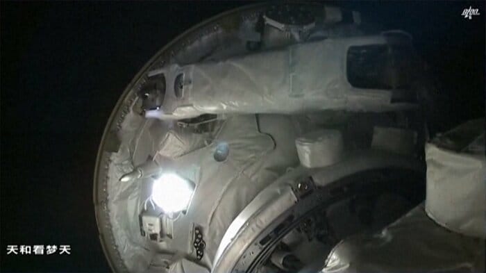 宇宙ステーション「天宮」にドッキングする「夢天」