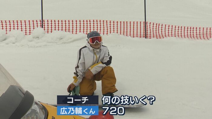スキー場でスノーボード・ハーフパイプの練習