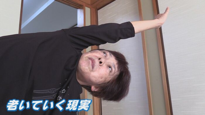 ヨガで体を鍛える母・智子さん