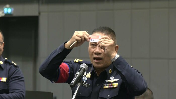 「赤」の瞬間、会場がどよめく　徴兵結果を読み上げる軍担当者