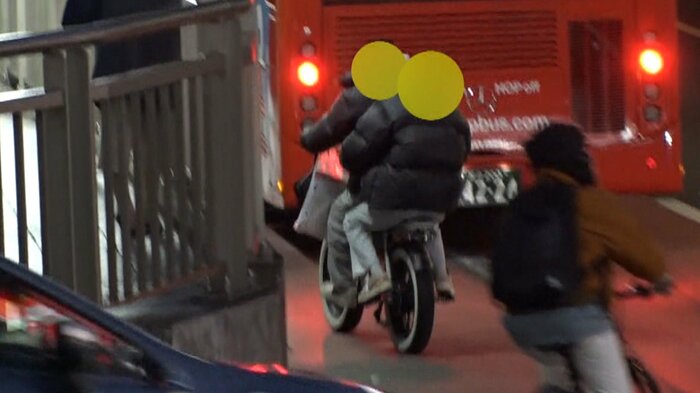 2人乗りで去って行った