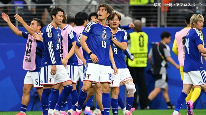 小川航基選手の元へ駆け寄る久保建英選手