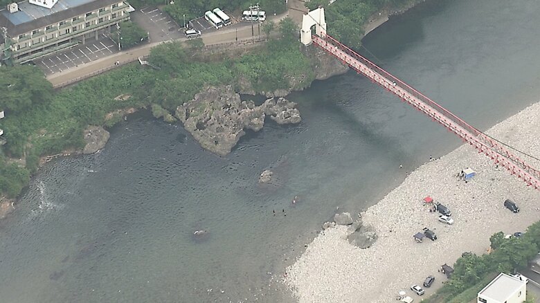 魚釣りをしていて流され…58歳男性が川底でうつ伏せに沈んでいるのが見つかる 心肺停止状態で搬送も死亡｜FNNプライムオンライン