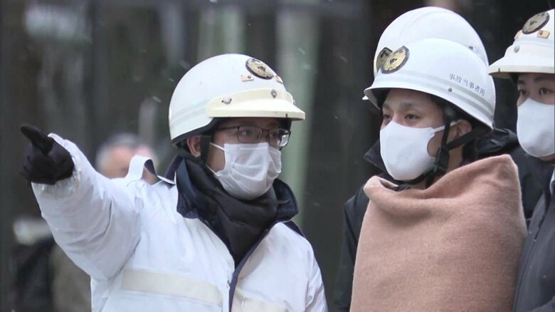 手を合わせる姿も…事故が起きた同じ時間帯に池田怜平容疑者（34）を現場に立ち会わせ実況見分　JR郡山駅前19歳受験生死亡事故｜FNNプライムオンライン