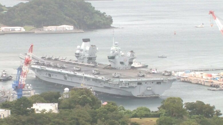 横須賀基地にイギリス空母「プリンス・オブ・ウェールズ」が入港　英空母の日本への寄港は2021年以来　ノルウェー海軍「ロアール・アムンセン」は初寄港｜FNNプライムオンライン