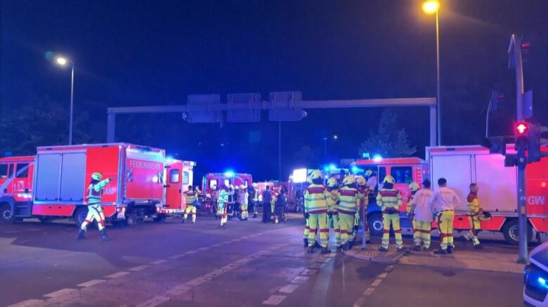 ベルリンで車が群衆に突っ込み1人死亡16人けが　性的少数者イベント開催中　ブランデンブルク門近くのティアガルデン｜FNNプライムオンライン