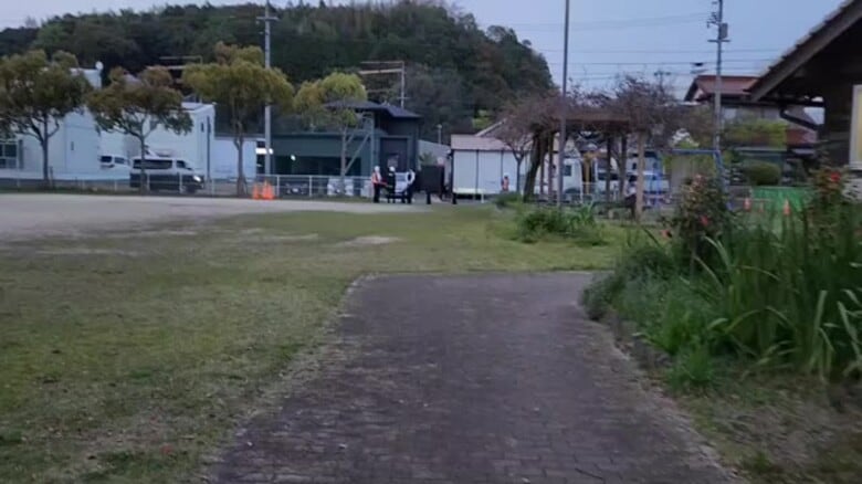 【続報】「１メートルくらい引きずった」益田市で7歳小学男児がトラックにはねられる…心肺停止状態で搬送｜FNNプライムオンライン