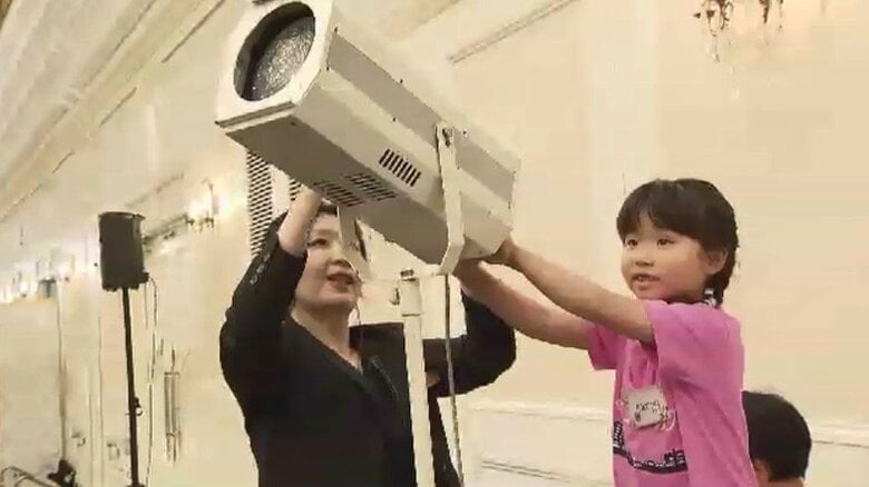 「ご結婚おめでとうございます！」子供たちが模擬披露宴の仕事に挑戦　司会や照明、音響…力を合わせて　北九州市のホテルで職業体験　福岡｜FNNプライムオンライン