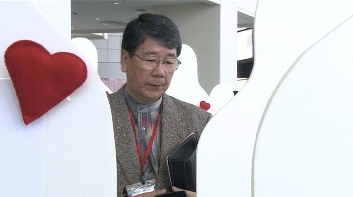 命の尊さを教える催しのスタッフとして参加する江崎さん