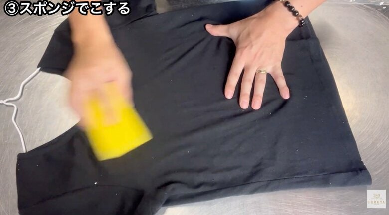 スポンジも原理はゴム手袋と同じ’