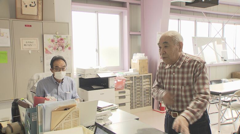 小林幸雄工場長（左）　佐渡恭明会長（右）