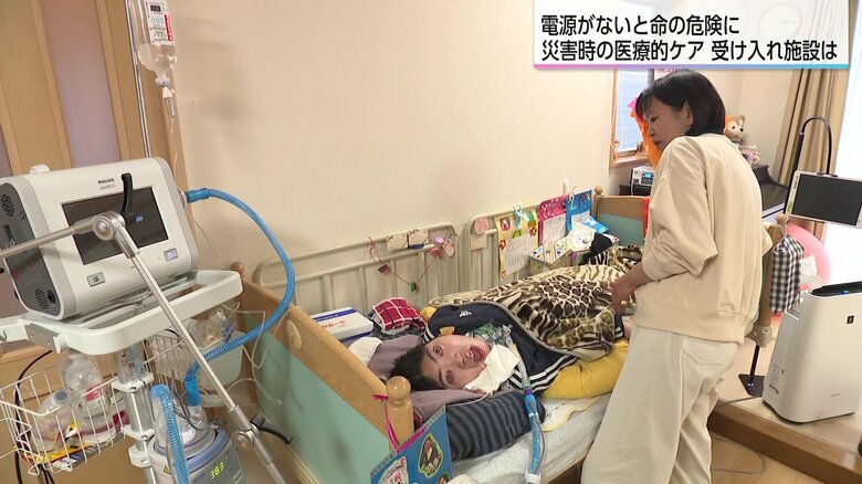 脳性まひの健太郎さんを介護する母・かおりさん