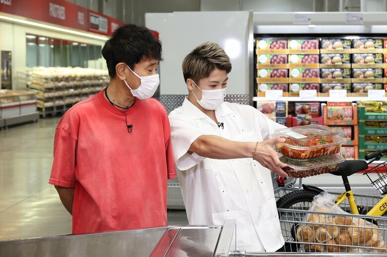 食品もたっぷり購入する井上