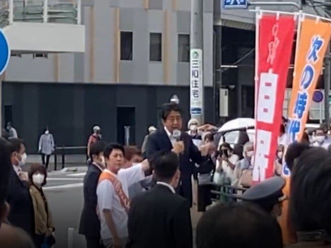 演説する安倍元首相