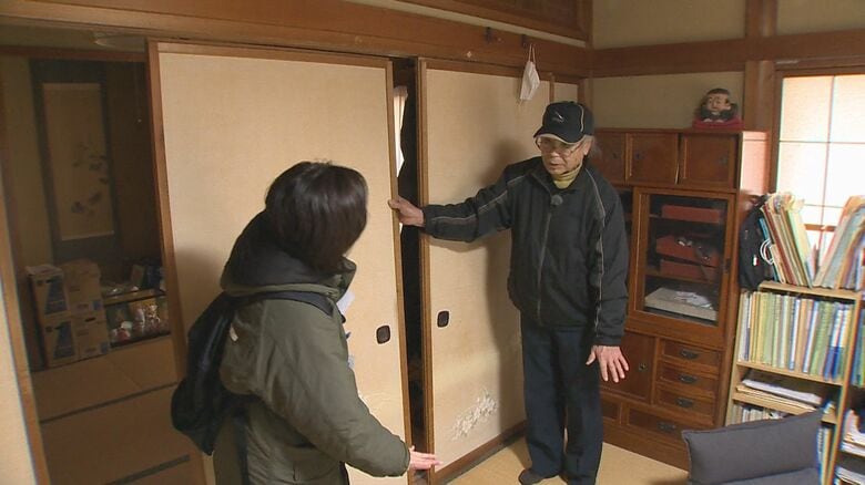 液状化被害で傾いた住宅