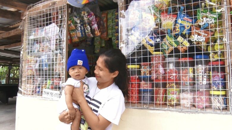 島の売店にはお菓子やお酒が揃っていた