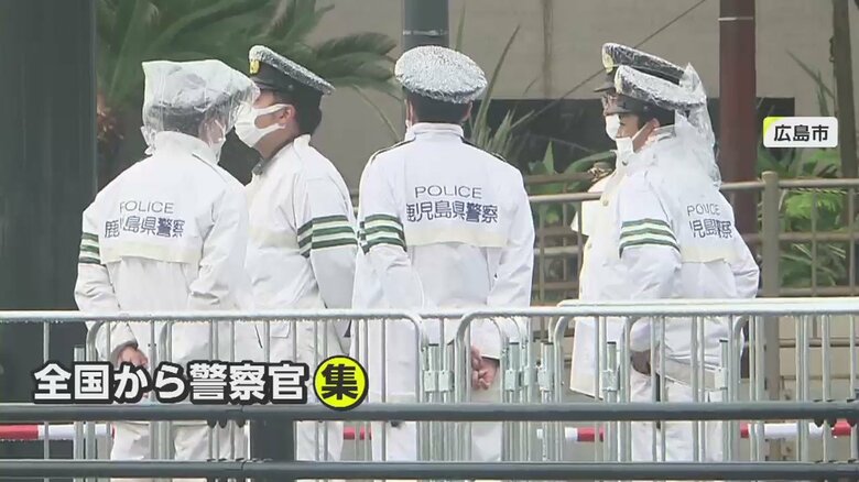 背中には「鹿児島警察」。全国から警察官が集められていた