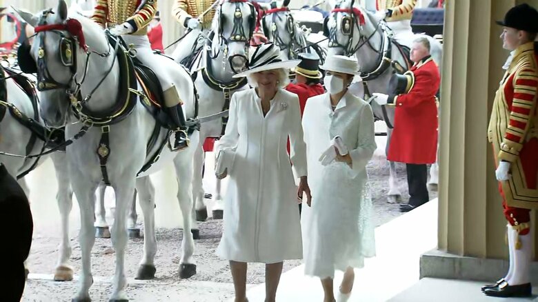 6月25日、馬車でロンドン市内をパレードしチャールズ国王夫妻と再会された
