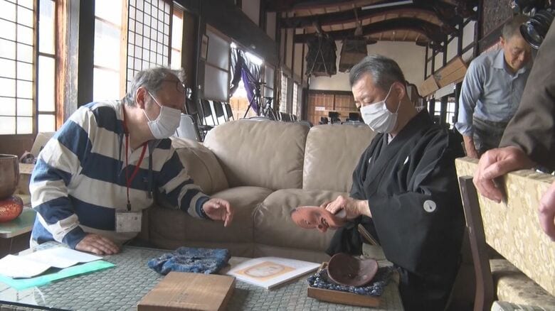 能楽師　松木千俊さん（右）