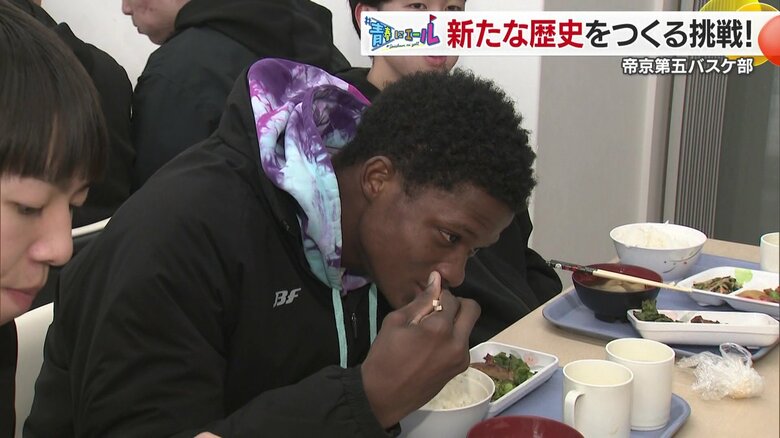 圧倒的な高さを持つナイジェリアからの留学生、マイケル選手