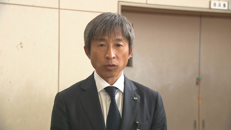 説明会後、取材に応じる荻原市長（長野市　5月13日）