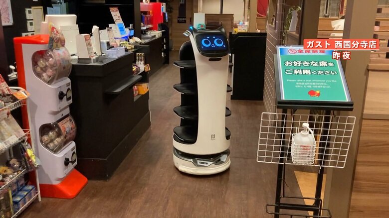 元気に働くネコロボ