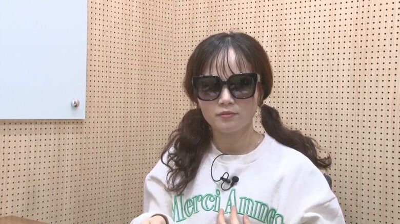 インタビューに応じるカンさん（2024年12月）