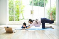出産経験を持つ女性の6割が、出産を機にそれまでの仕事を辞めている!株式会社mamamaison & Co.が20代~50代の出産経験のある女性を対象に「妊娠中・出産後の仕事」に関する調査を実施!