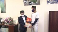 甲子園での活躍願い 日本文理ナインを“新潟産コシヒカリ”で激励!