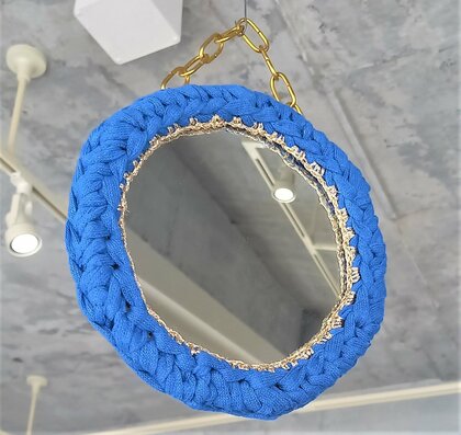 パリでなぜかよく捨てられている「鏡」その歴史的意味と魔力に魅せられた“スゴ腕”日本人女性アーティストが見る日仏